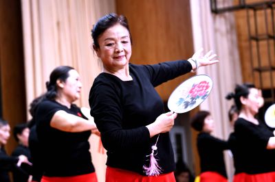 滕州市樱花苑社区重阳节演出——扇子舞——6