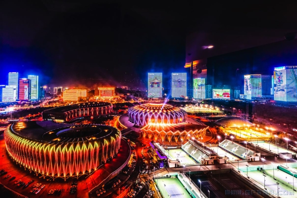 《流光溢彩的不夜城》