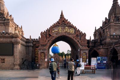 一寨两国