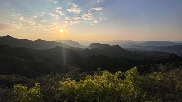 日出金山岭长城