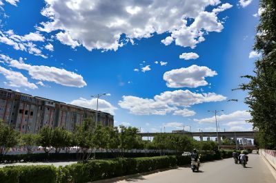 白云悠悠，阳光柔柔