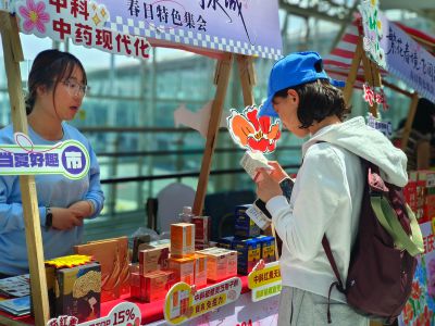 五一市集进机场 旅游经济谱新章5